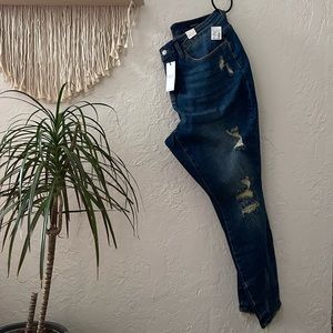 Judy blue mid rise ripped boyfriend jean